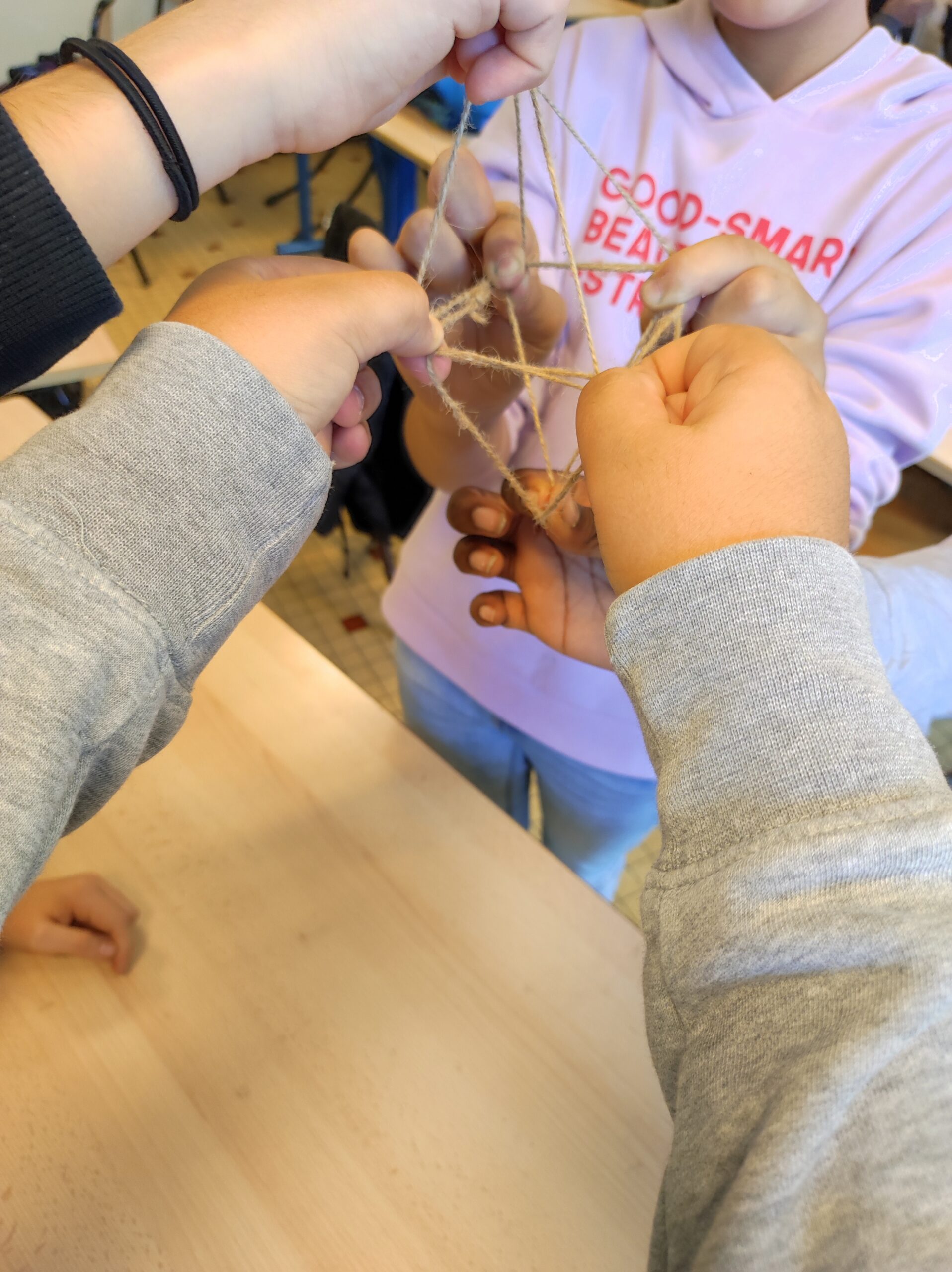 Collaboration en classe de 5e2 – Collège Henri Longchambon